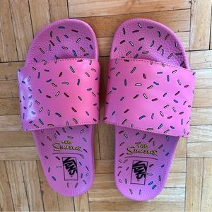 ❌SOLD❌ Vans x Simpsons Donut Slide Women’s 7.5/Men’s 6